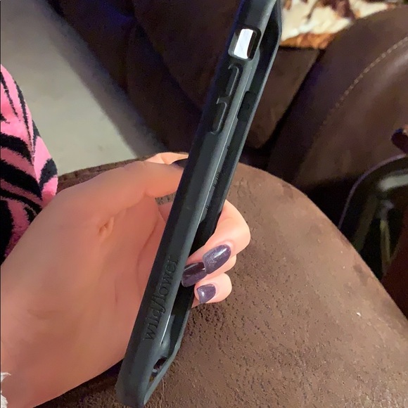 SOLD Wildflower iPhone 7/8 Plus Case - Picture 3 of 4